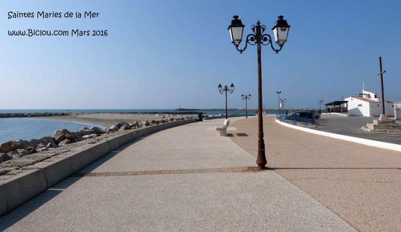 Le Front de mer de saintes maries de la mer