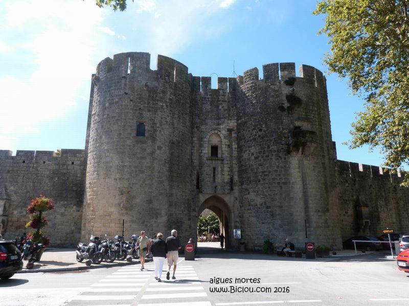 Porte d'entrée des Remparts d'Aigues mortes en 2016