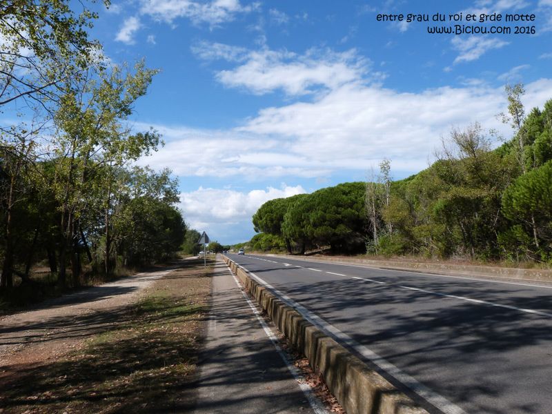 Eurovélo 8 (plus de balises) et ViaRhôna (No more) En route vers la Grande Motte depuis Grau du Roi