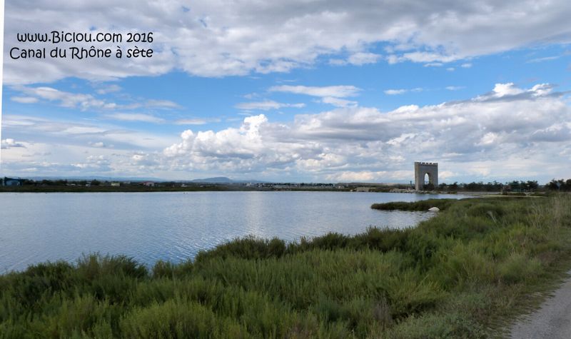 La porte de Maguelone près du Canal du Rhône à sète