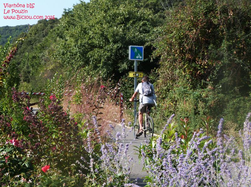 Le balisage provisoire Le Pouzin mène sur la Via de la Payre