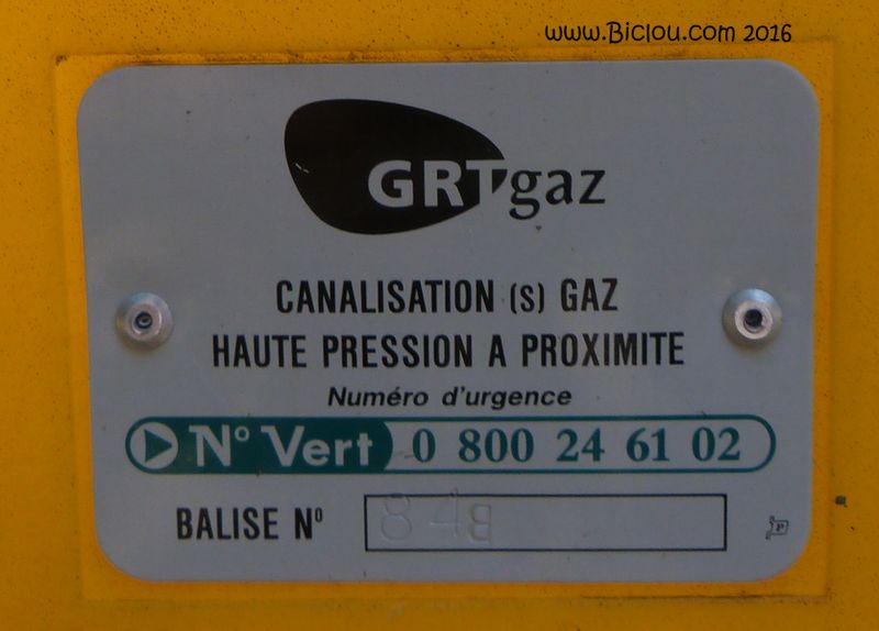 La canalisation de gaz suit ViaRhôna ici à Baix Cruas