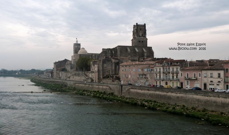 ViaRhôna : Eglise saint saturnin de Pont saint Esprit, en 2016