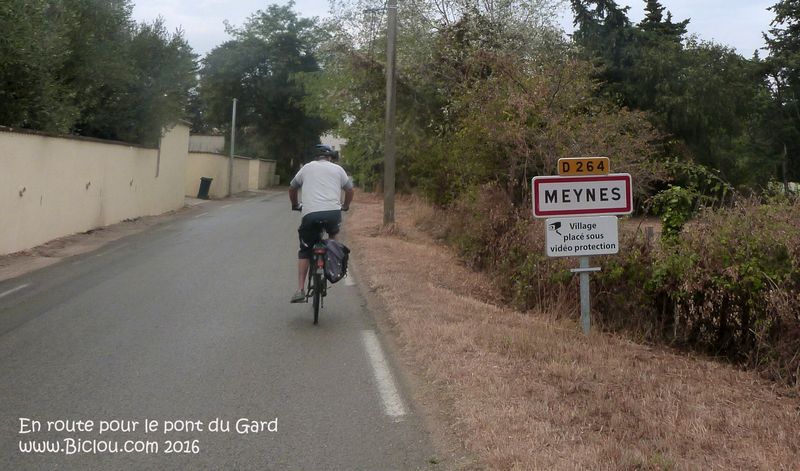 En route vers le pont du Grad vers Meynes, avec les cyclos de Comps