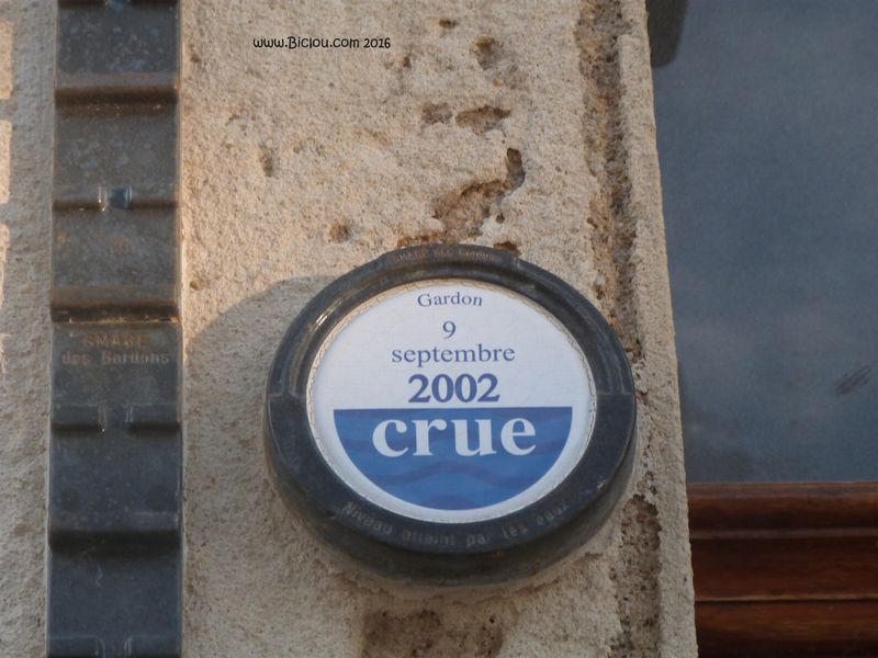 Comps ; marque de la crue du 9 septembre 2002