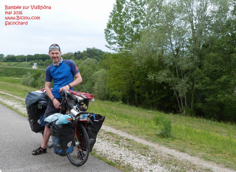 Un cyclotouriste sacochard tour du mondiste sur ViaRhôna