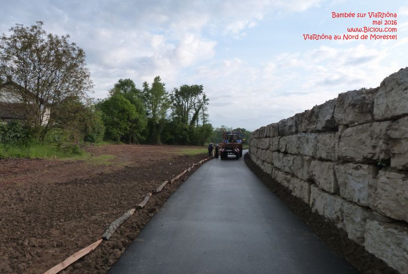 ViaRhôna en cours d'achévement en mai 2016 au Nord de Morestel
