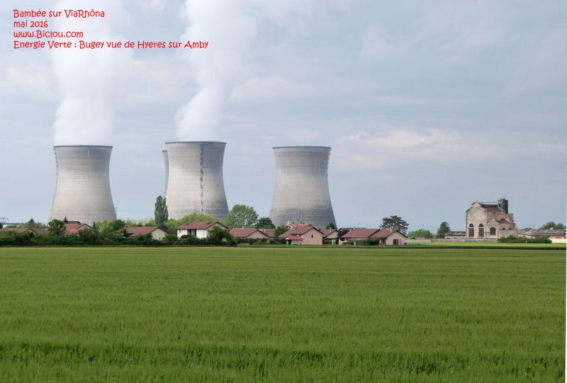 La centrale du Bugey vue depuis ViaRhône en 2016