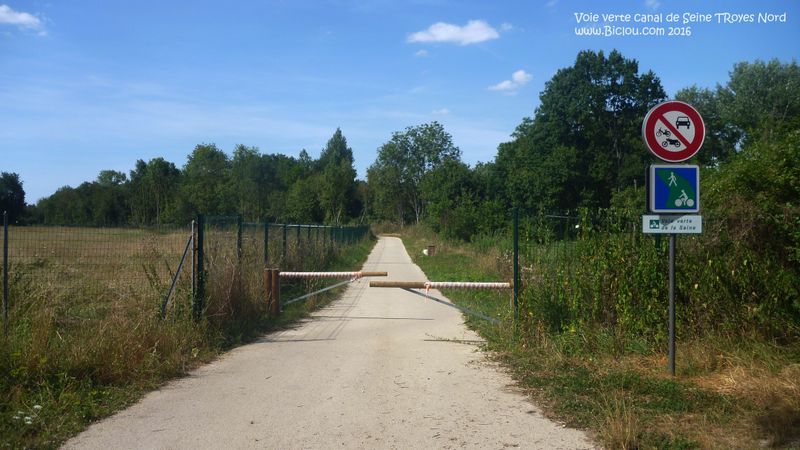 La voie dite verte du canal de la haute Seine après Troyes en 2016