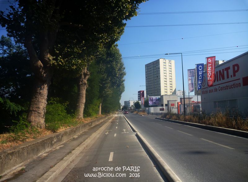 Piste cyclable en val de Seine, vers Paris peu avant Charenton en 2016