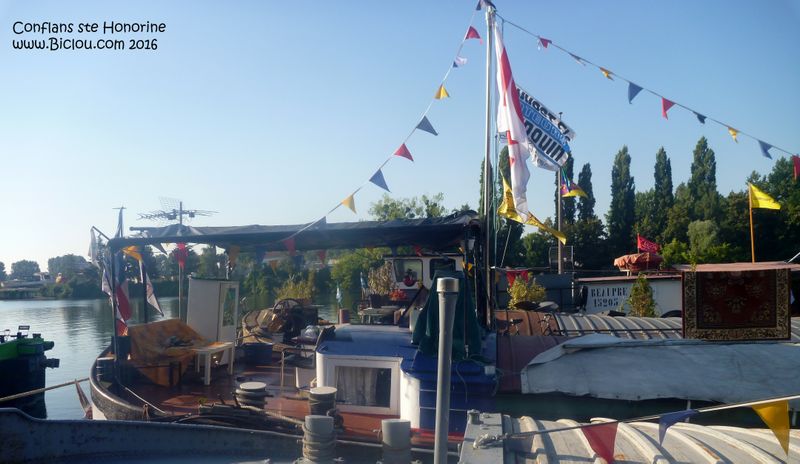 Conflans ste Honorine le port et les péniches en 2016