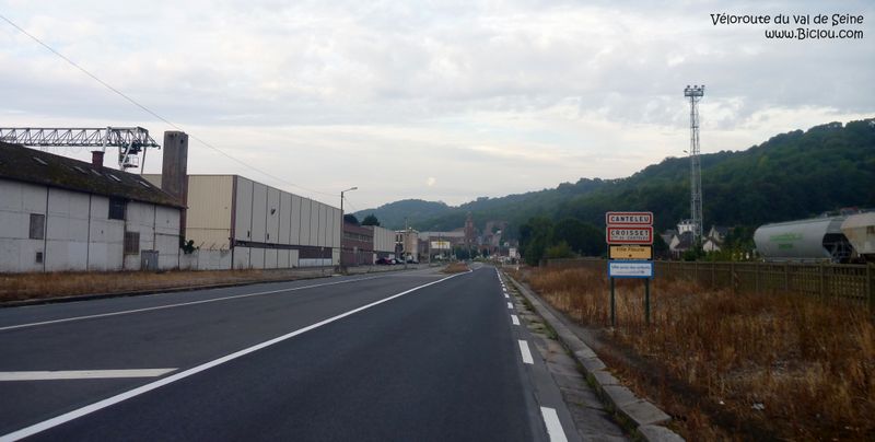 Canteleu, aval de Rouen sur la véloroute du val de Seine, pas de balisage et pas de piste cyclable en 2016 !