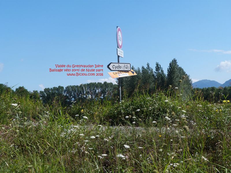 Restes d'un ancien Balisage de parcours cyclotouriste en Grésivaudan .. 2016