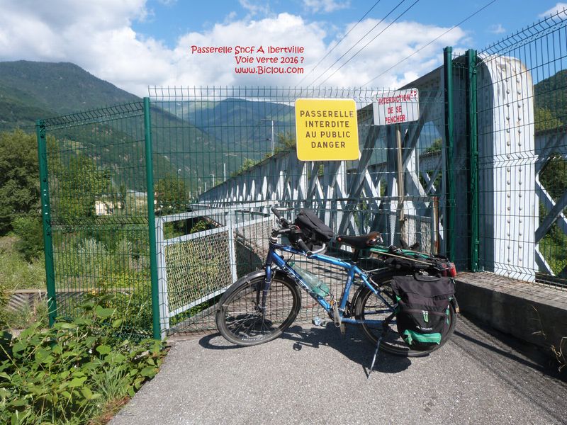 La Passerelle dite piétonne d'Albertville , branlante depuis des années a été fermée ! envisage T on un passage cycliste et piétons digne de ce nom en 2016 ?