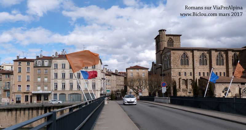 Vent Violent à Romans sur Isère en mars 2017 sous la collègiale