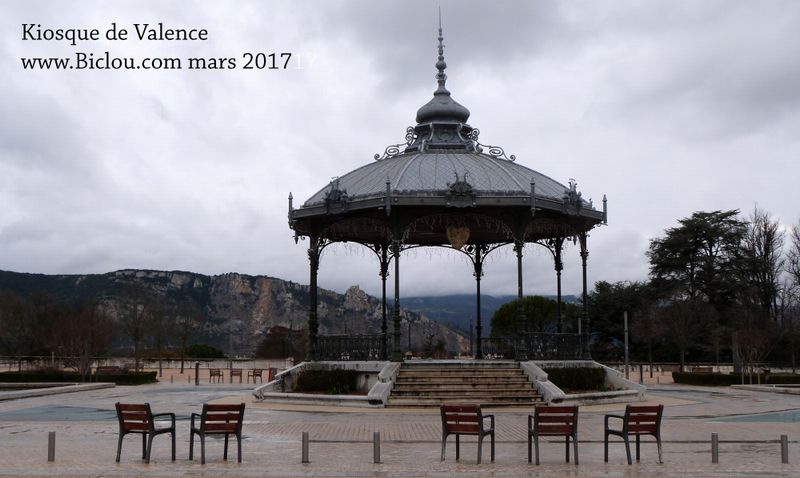 Le fameux Kiosque de Peynet à Valence, vu en mars 2017 ..