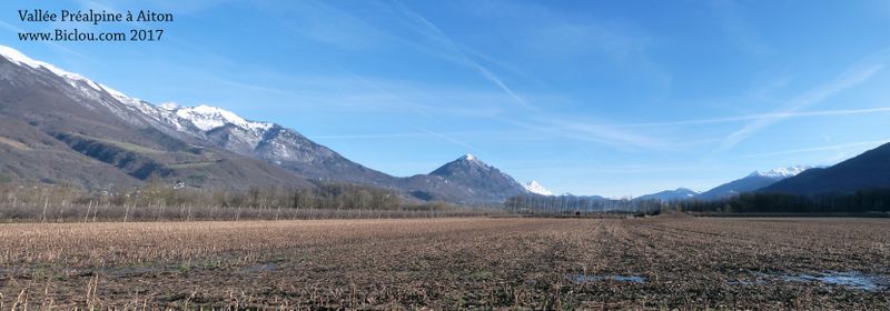 Panorama endorphinatoire offert aux sacochards, dans la vallée du Sillon Alpin à Aiton en 2017