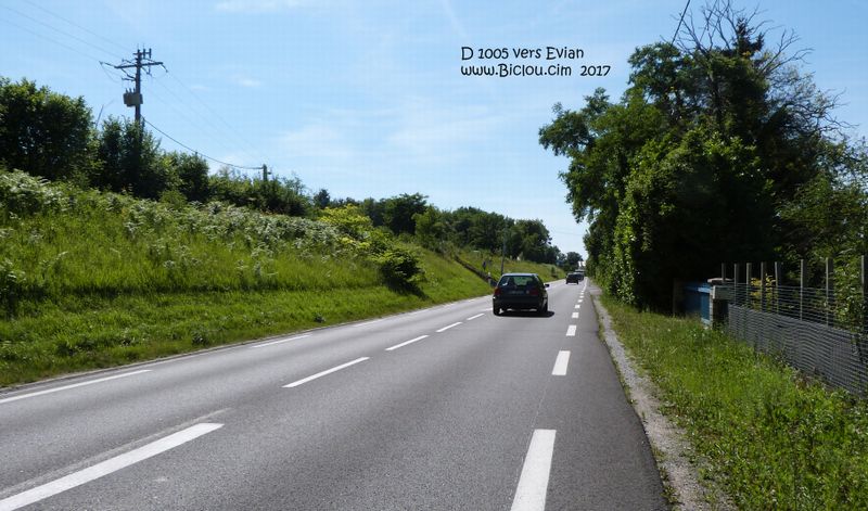 D 1005 (Haute Savoie) Y aurait il pas possibilité de bandes cyclables ou surlageur ?