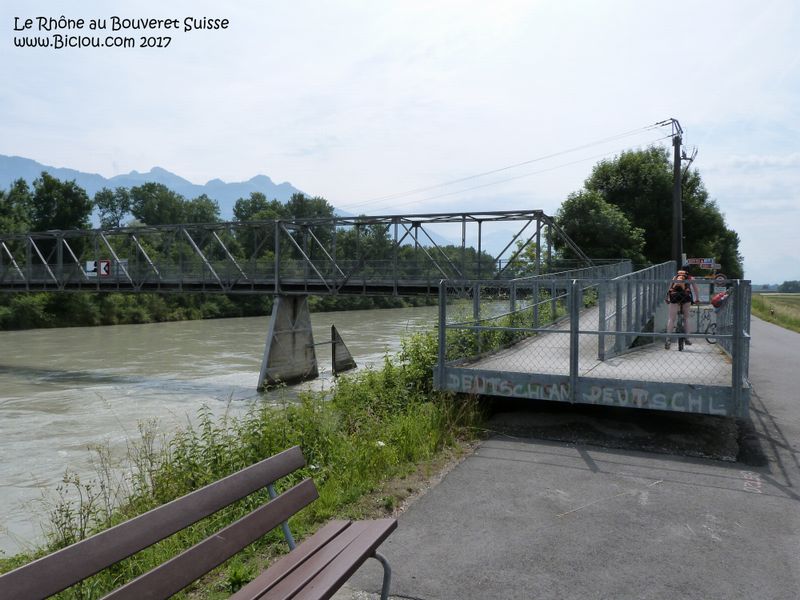 Passerelle au dessus du Rhône au Bouveret : Tour du Léman 