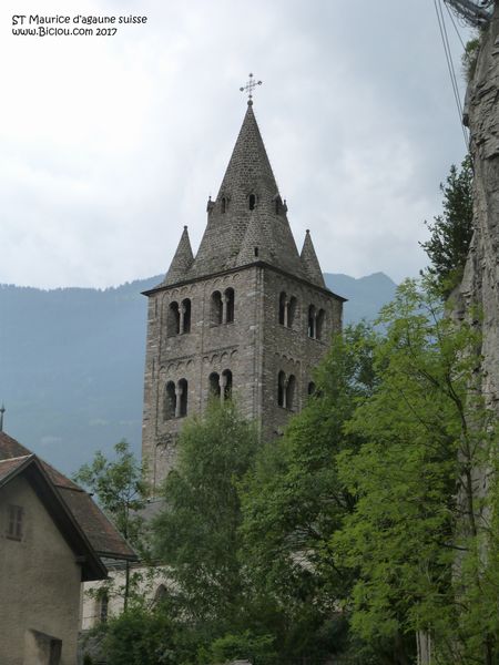 A glance (un' occhiata) en passant : à l'église de Saint Maurice en valais