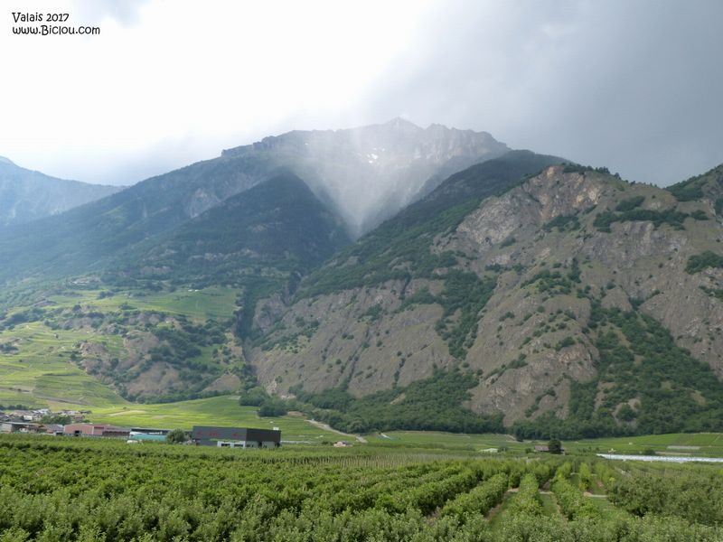 Orage sur les montagnes valaisanes