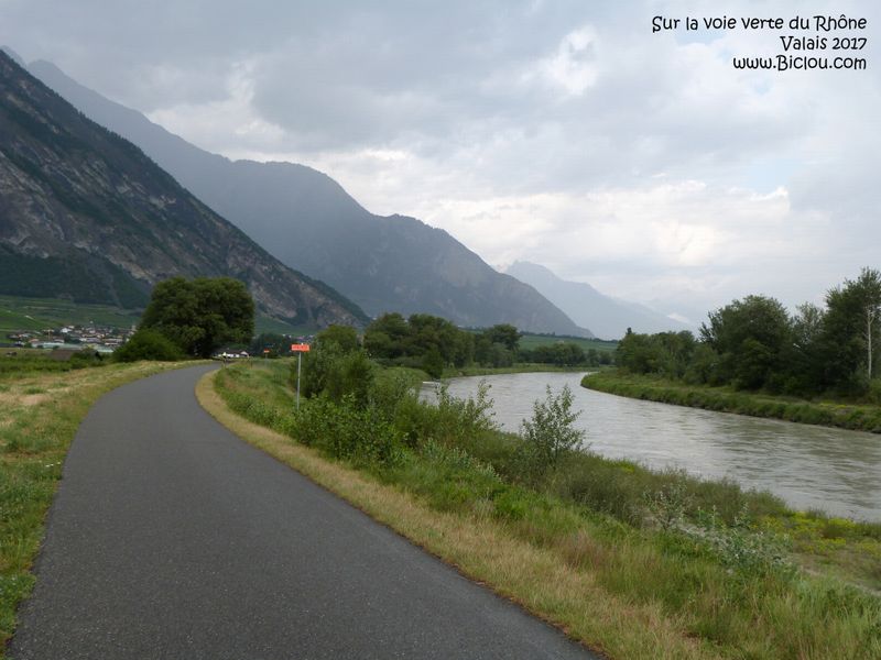 Sur la route du Rhône en Valais du côté de Fully, bel asphalte en 2017
