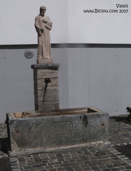 Certains bassins valaisans sont équipéas d'Eau bénite