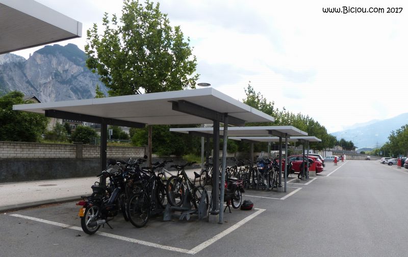 En Suisse : des vélos au pied des gares