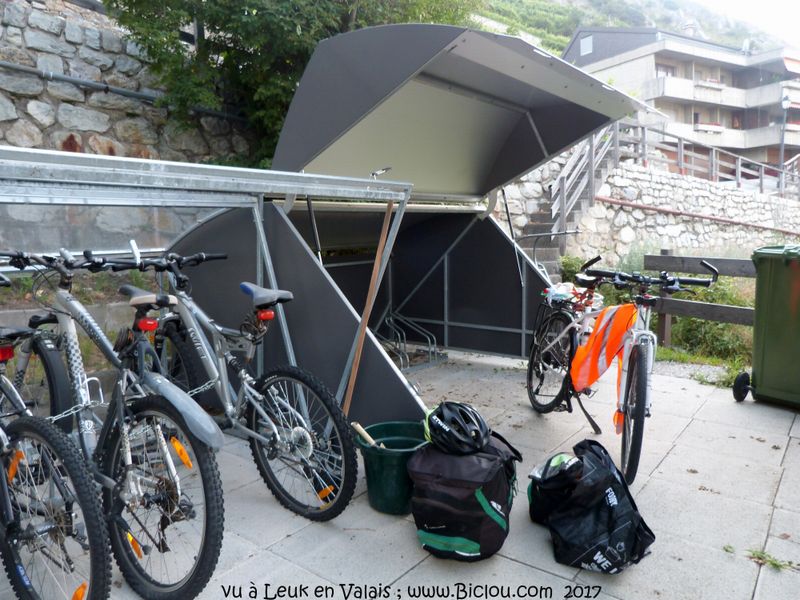 Box à vélos et Bicyclettes, vu en Valais en 2017