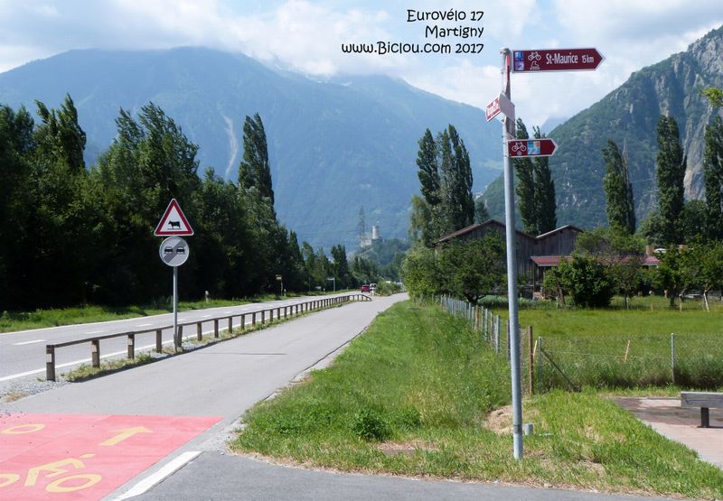 Carrefour des vélo-routes en Valais : Martigny et st Maurice route du Rhône