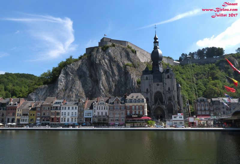 La Meuse en 2017, à Dinant, la collégiale ND de Dinant et la citadelle