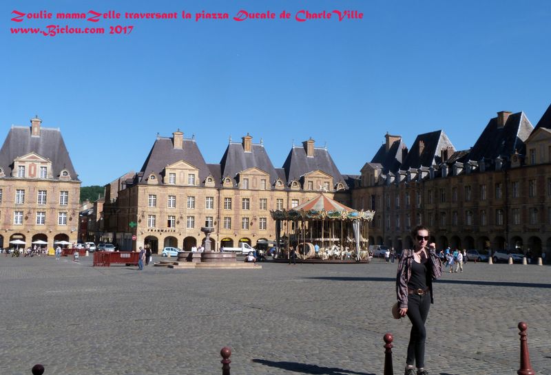 Une belle colombe place Ducale à Charleville