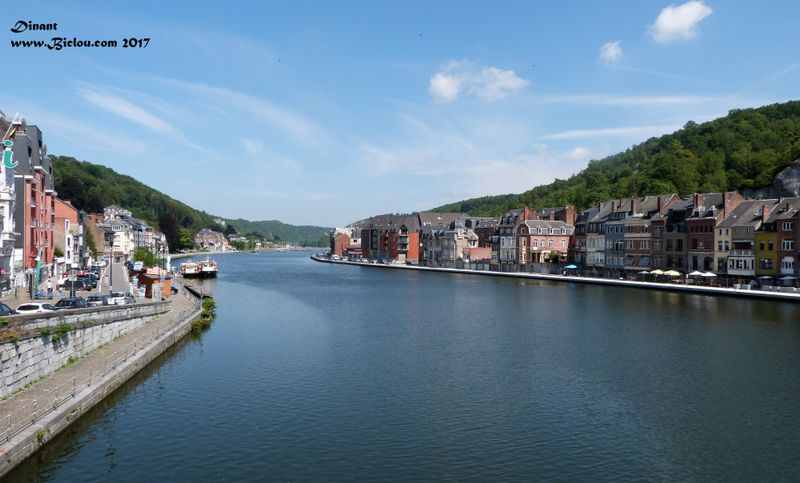 La Meuse à Dinant, vue du pont Charles De Gaulle en 2017
