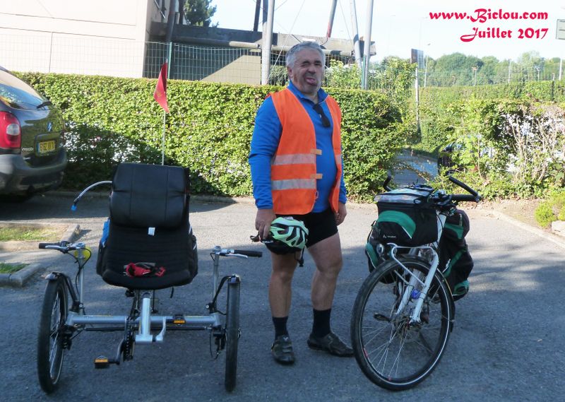 Claudio en goguette au départ d'une bambée le long de la Meuse en 2017 ..