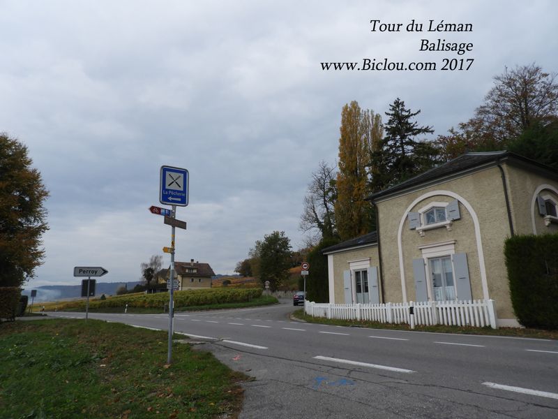 On retrouve le Balisage Tour du Léman, après la côte