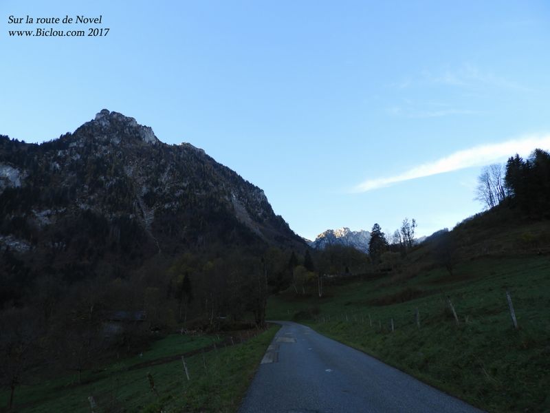 Sur la route de Novel sous le Grammont et les cornettes de Bise