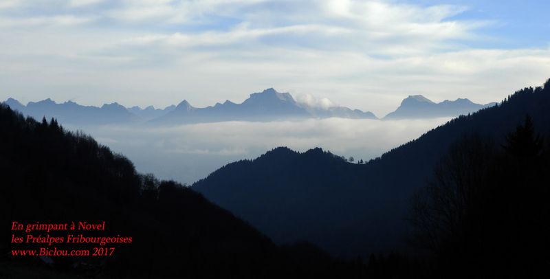 Vue sur les préalpes Fribourgeoises en grimpant à Novel (Chablais Français)