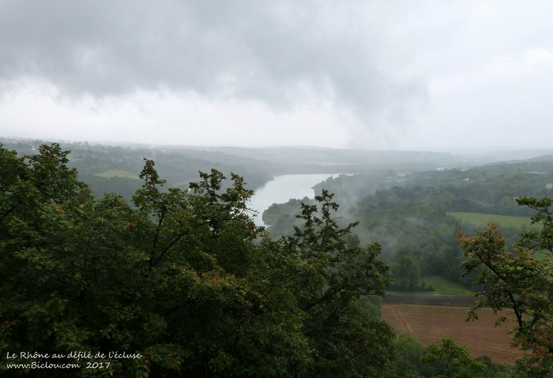 Le Rhône au défilé de l"écluse
