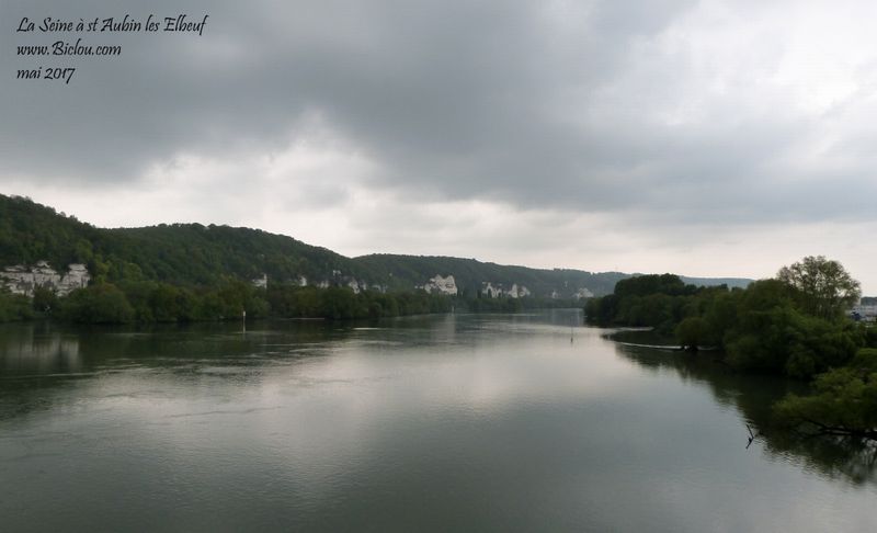 Vélo-route du val de Seine , au dessus de la Seine à st Aubin Les Elbeuf, en 2017