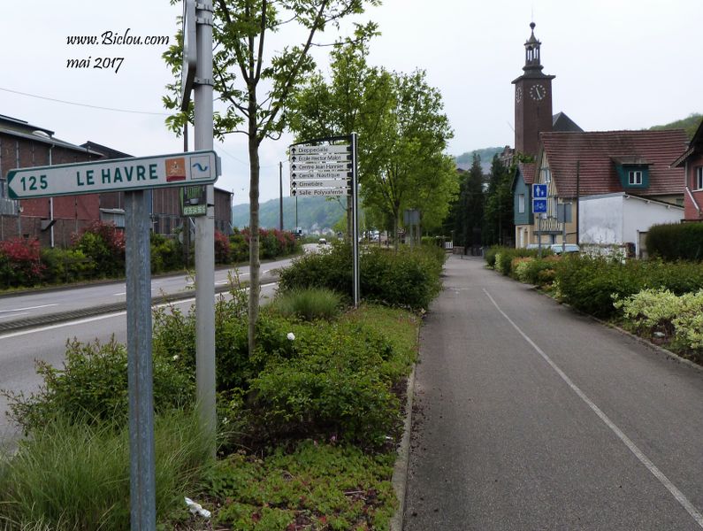 Canteleu, sortie de Rouen, vélo-route Val de Seine, le Havre serait à 125 km