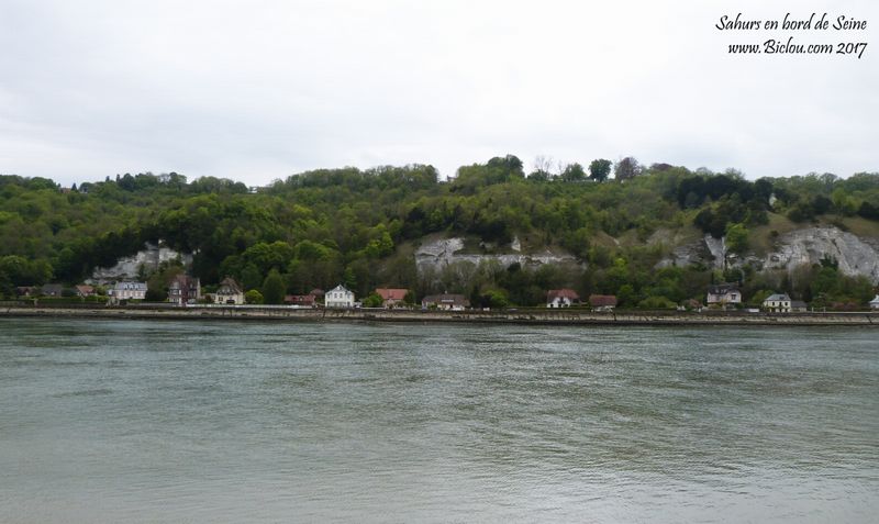 Sahurs, bord de Seine, rive gauche, accessible par le Bac