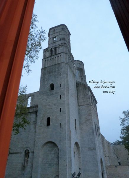 Cathédrale-de-Jumièges-vue-de-la-chambrette