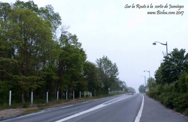 Reprise de la route à la sortie de Jumièges en 2017