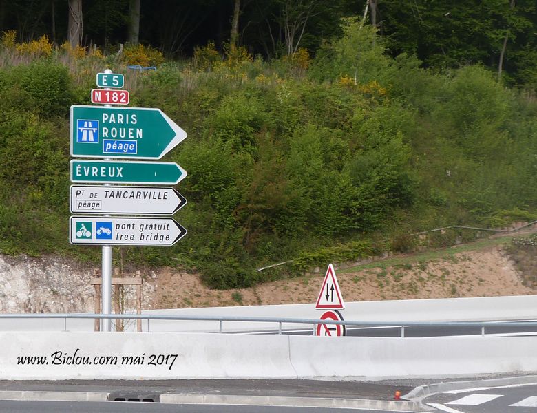 Tancarville : Et 100 m plus loin, gratuit pour les vélos ! 