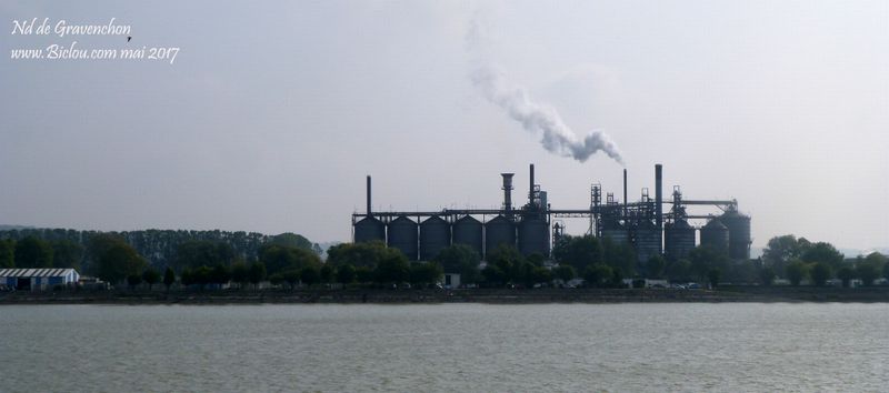 Usines de Nd de Gravenchon, crachez pour nous et notre bien être de la société du 21 eme siècle