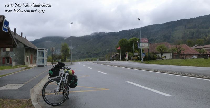 Mon-Coeur au col du Mont Sion sur la D 1201 , entre Genève et Annecy en mai 2017