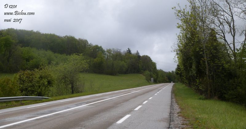 Sur la route D 1201 ; Genève Cruseilles Annecy, Ya même une belle surlageur quasi cyclable, .. par endroits..