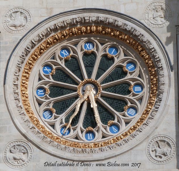 Détail Basilique st Denis Paris : Horloge en 2017..