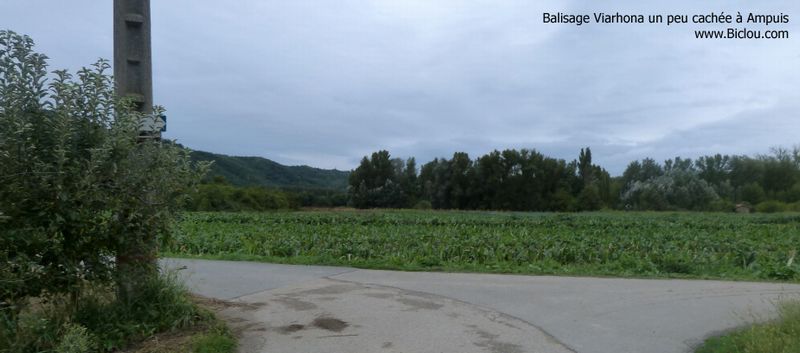 Balisage ViaRhôna un peu caché à Ampuis