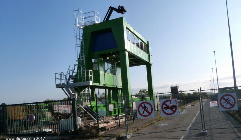 Barrage usine écluse de SaBlons, quand on te dit : ne pase pas ..